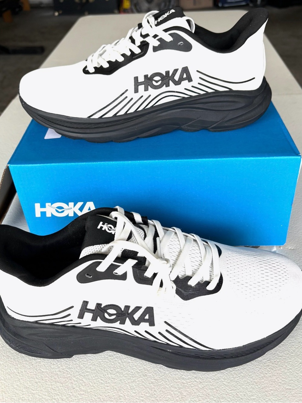 Hoka Clifton 11 Men's White and Black Athletic Running Shoes